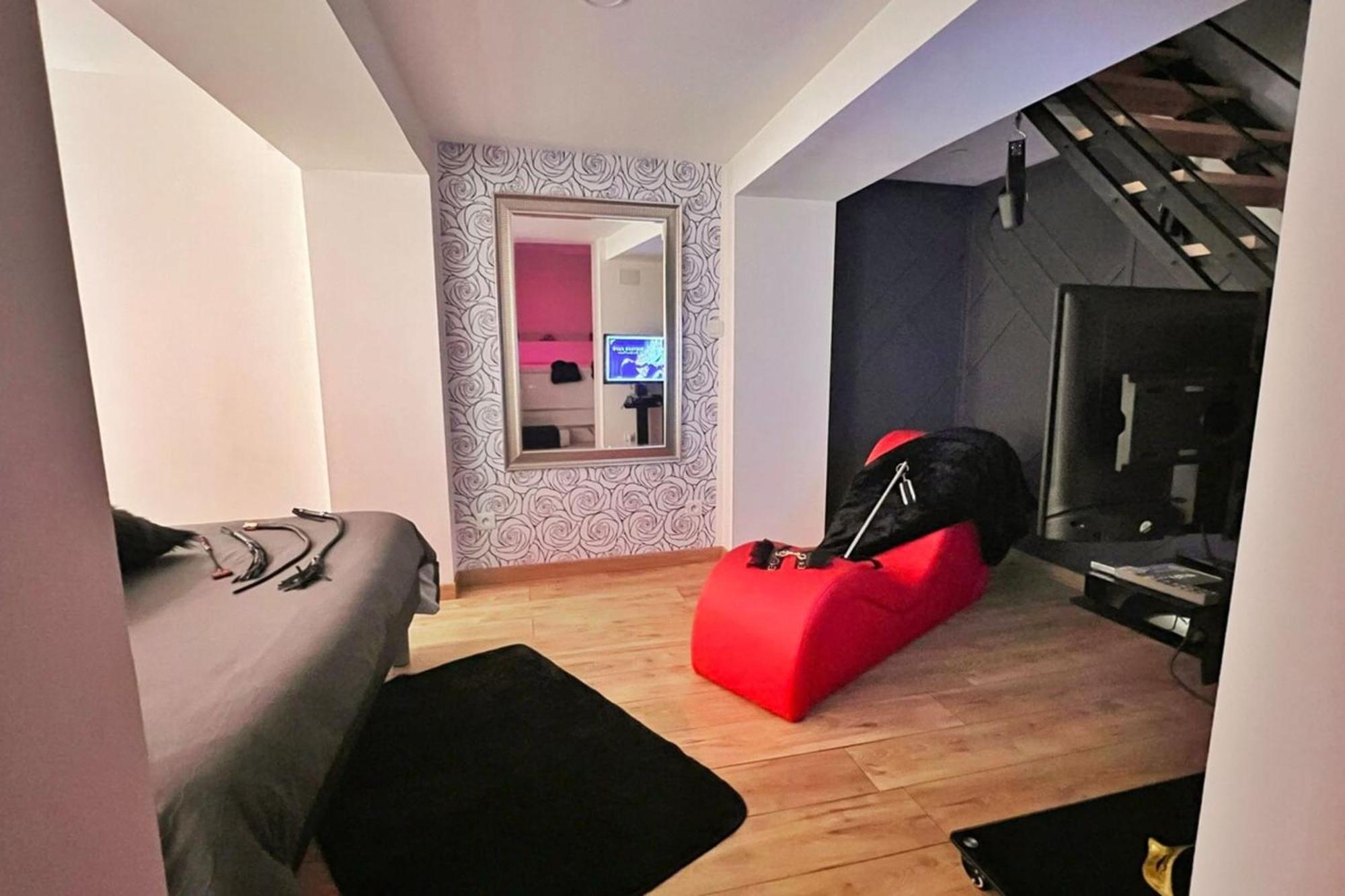 Dark Room Perpignan Aux 50 Nuances Jacuzzi Prive Villeneuve-de-la-Raho Exteriör bild