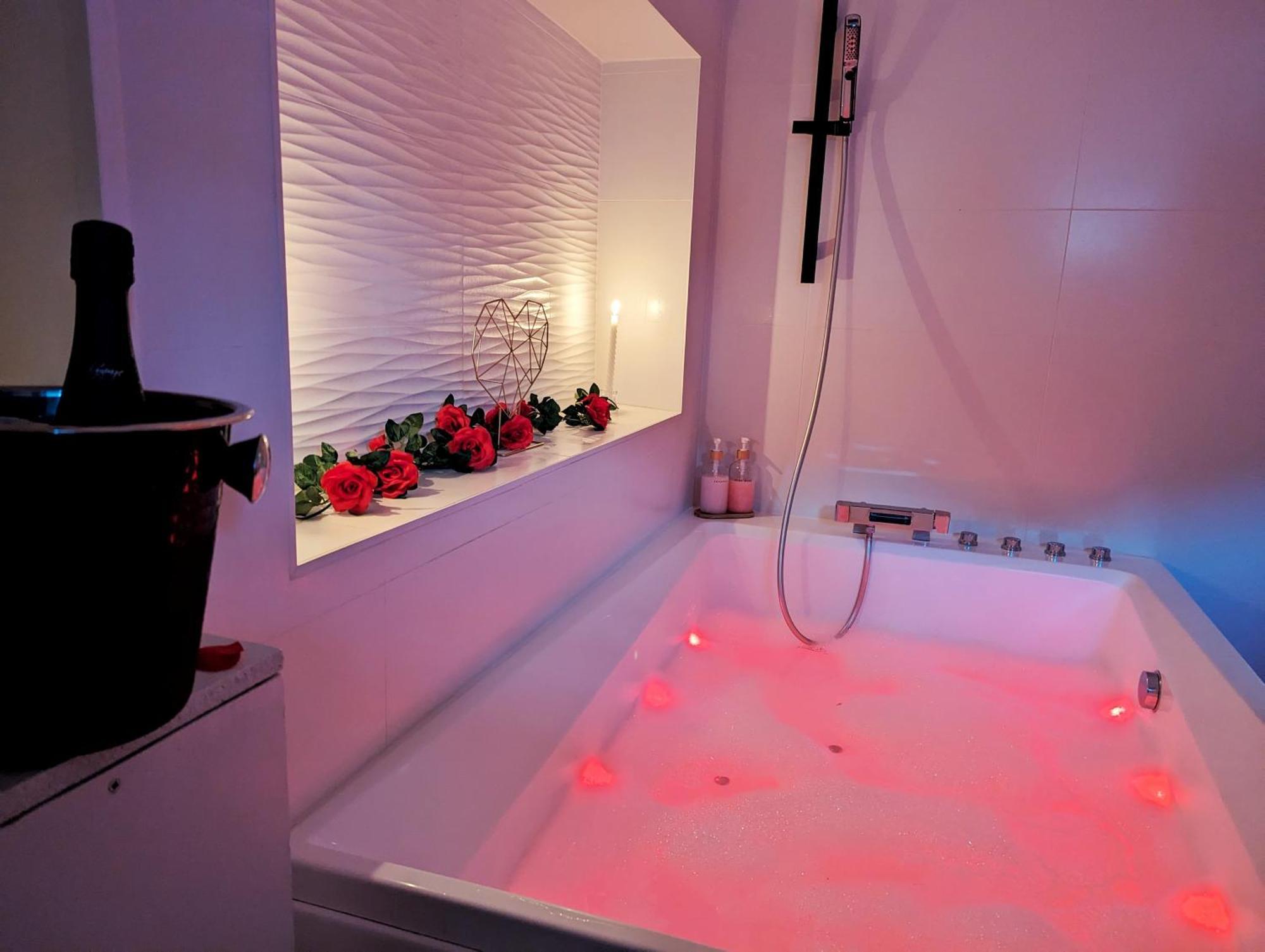 Dark Room Perpignan Aux 50 Nuances Jacuzzi Prive Villeneuve-de-la-Raho Exteriör bild
