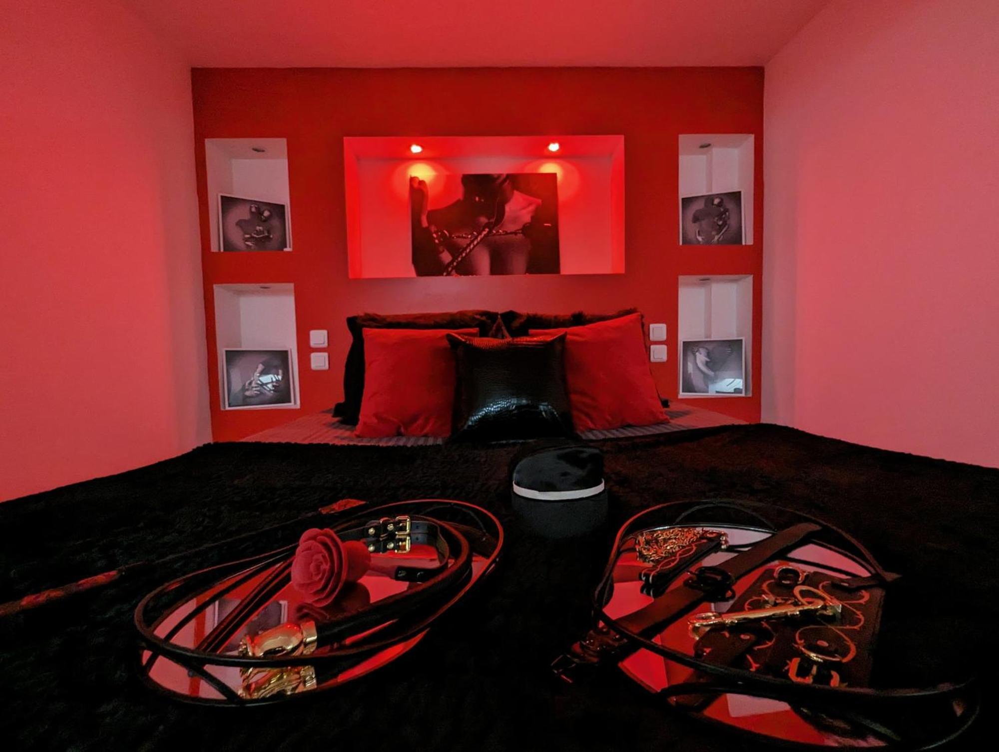 Dark Room Perpignan Aux 50 Nuances Jacuzzi Prive Villeneuve-de-la-Raho Exteriör bild